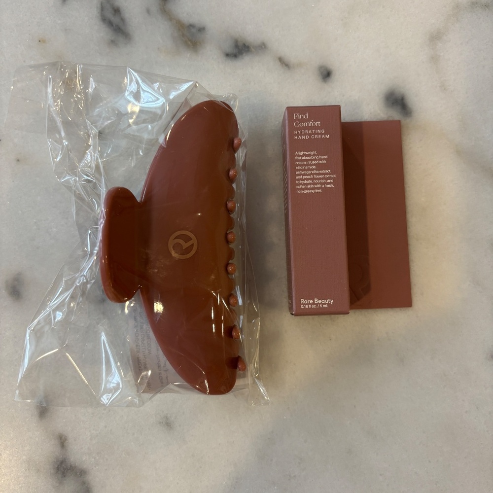 NWT - Rare Beauty Find Comfort Claw Clip and Niacinamide Hydrating Hand Cream